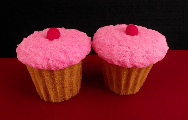 Sponge Cupcake (2 pieces) by Alexander May - Trick