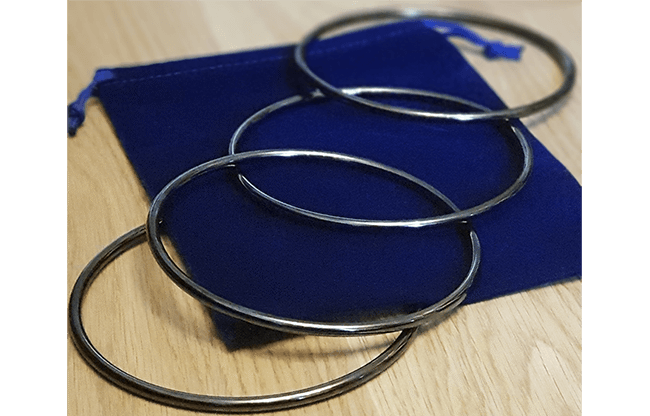 Close Up Linking Rings CHROME BLACK (With Online Instructions) by Matthew Garrett - Trick