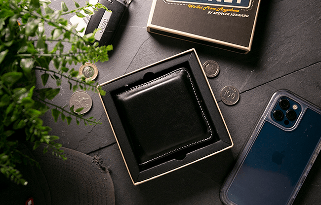 Easy Money Black Wallet (Gimmick and Online Instructions) by Spencer Kennard - Trick