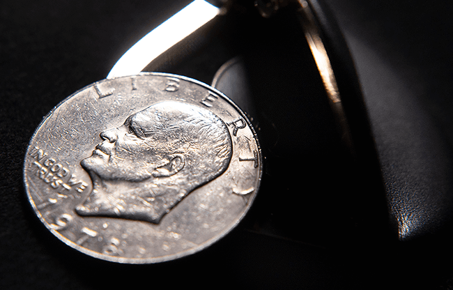 Split Focus Eisenhower (Gimmicks and Online Instructions) by Greg Wilson - Trick