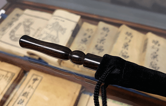 Wooden wand PRO (Standard Black) by Harry He & Bacon Magic - Trick