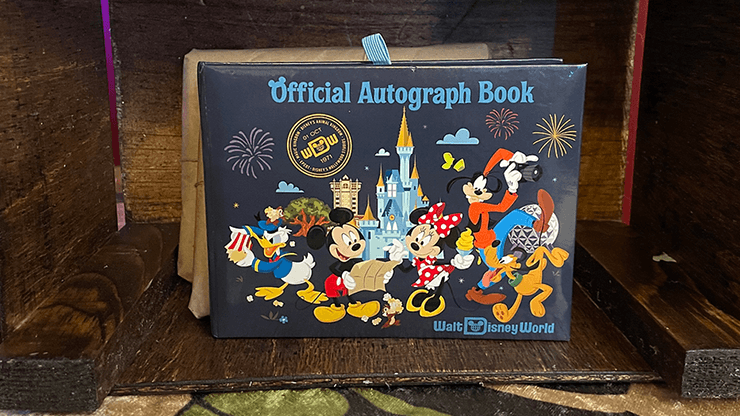 Autograph Hound (Gimmicks and Online Instruction) by Rian Lehman - Trick