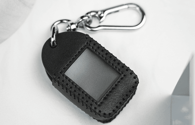 Palm Peeker Keychain Case by PITATA MAGIC - Trick