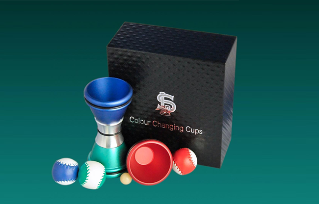 Colour Changing Cups by Leo Smetsers